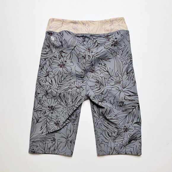 Free People High Rise Long Biker Shorts Floral Print Grey Size XS Yoga - Picture 3 of 7